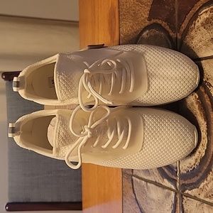 Steve Madden wood heal white sneakers